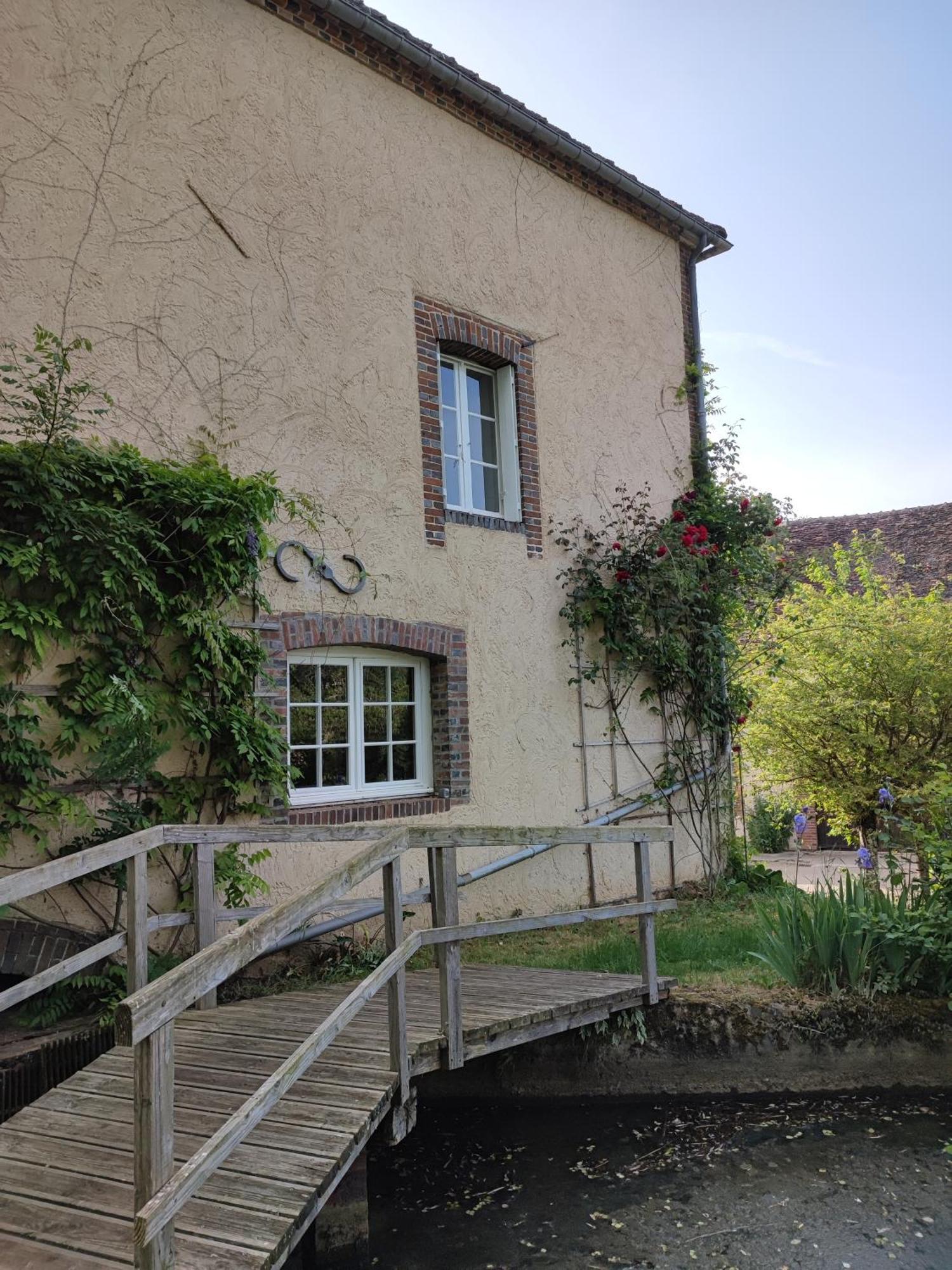 Le Moulin Grenon Bed & Breakfast Mézilles Екстериор снимка